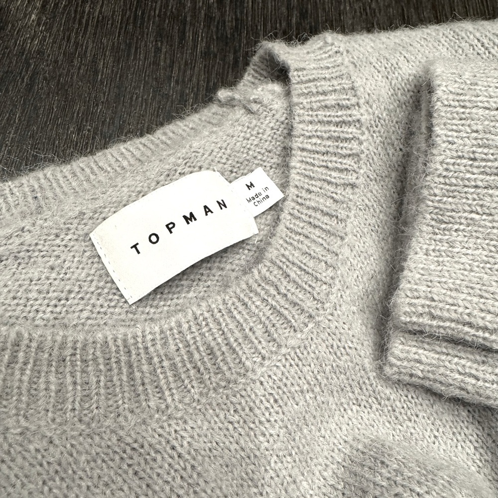 NEW ! No tag. NOT ITCHY. Never used. Great looking sweater.